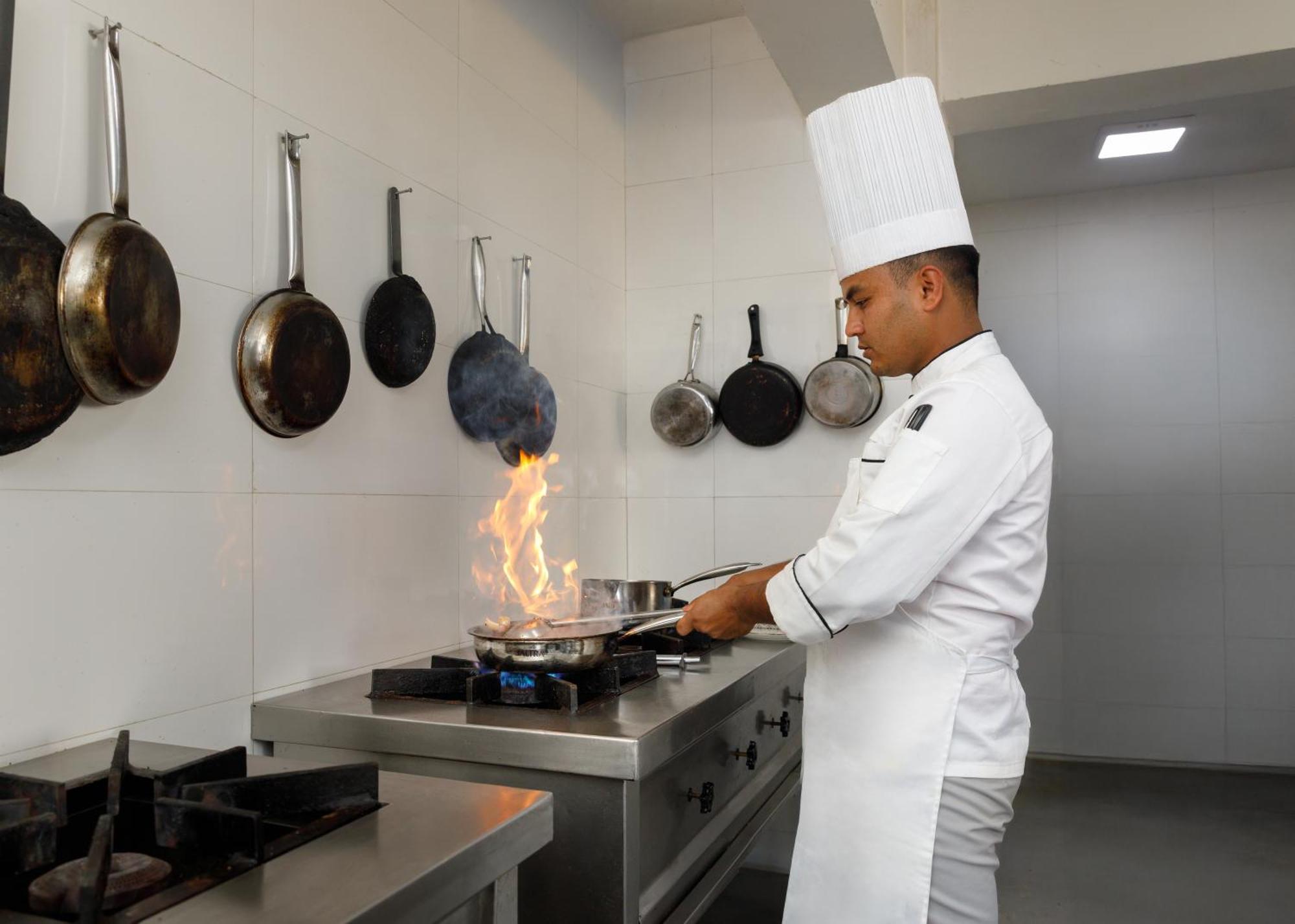 Le Glamour Resort & Wellness Spa Покхара Экстерьер фото
