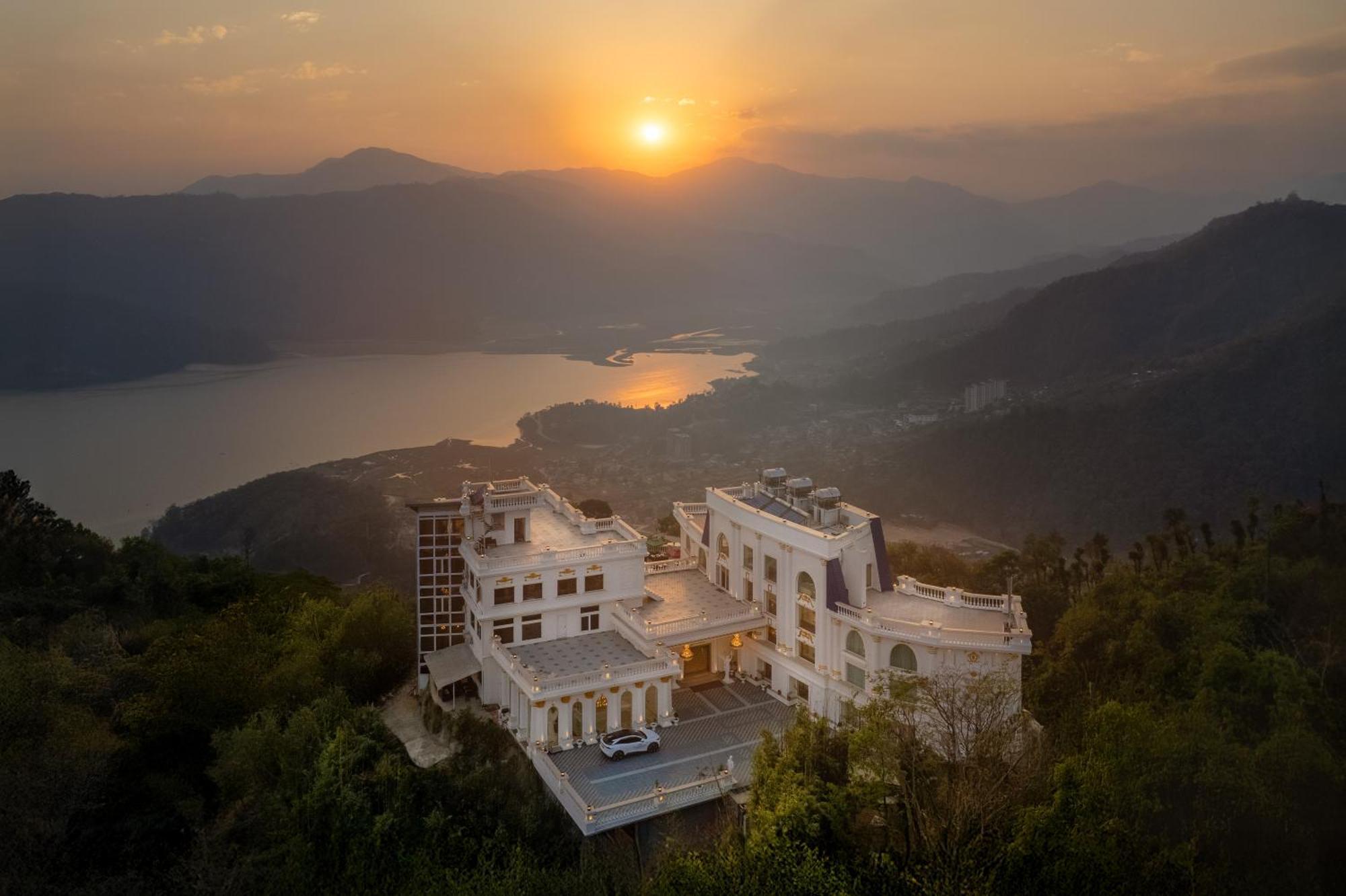 Le Glamour Resort & Wellness Spa Покхара Экстерьер фото